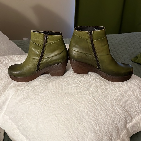 These are a fantastic faja mini boots. They are size 38 I just wear 3 times. - Picture 7 of 9